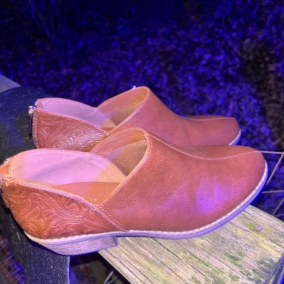 XAppeal Ankle BootiesNEW - Picture 3 of 8